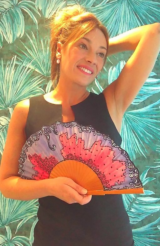 Elegantes abanicos pintados a mano