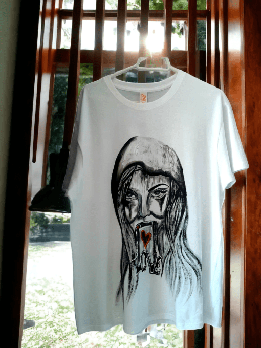 Tienda de moda para hombre. Camiseta pintada AS DE CORAZONES.