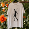 El caminante de Vitoria camiseta pintada a mano bymirene
