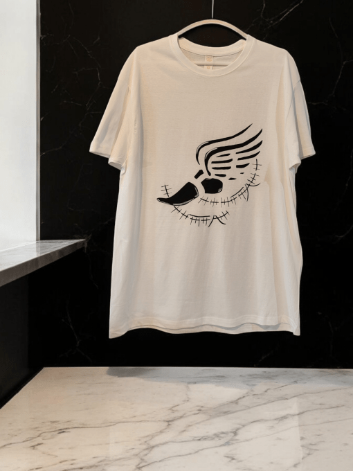 Pie alado camiseta pintada a mano bymirene
